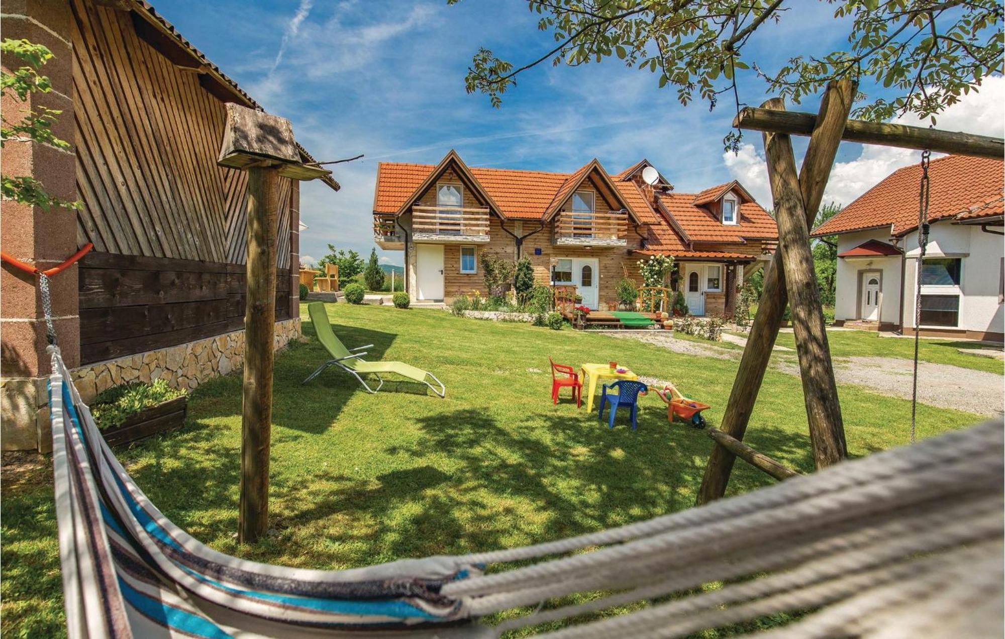 2 Bedroom Cozy Home In Licko Lesce Экстерьер фото