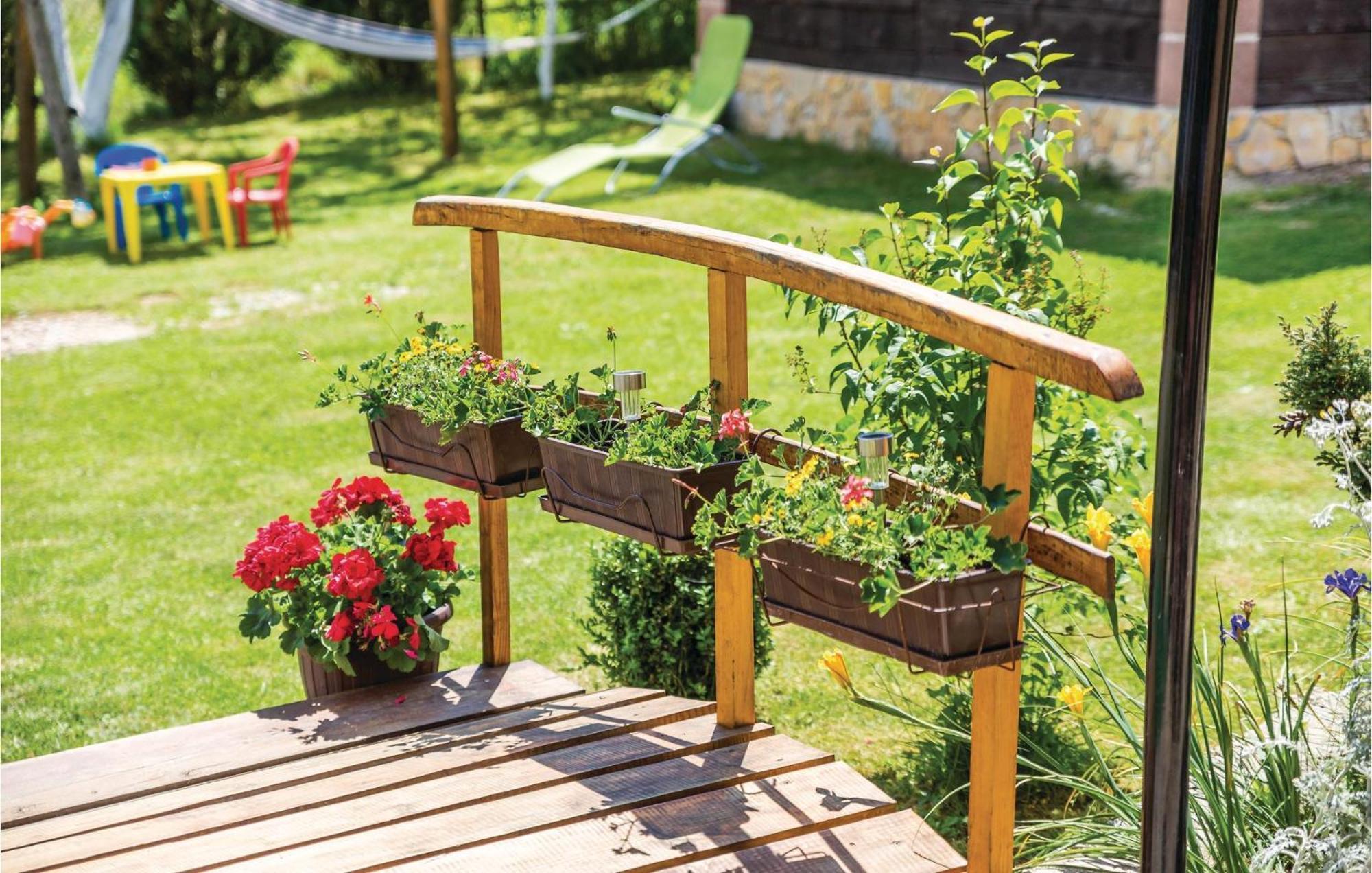 2 Bedroom Cozy Home In Licko Lesce Экстерьер фото