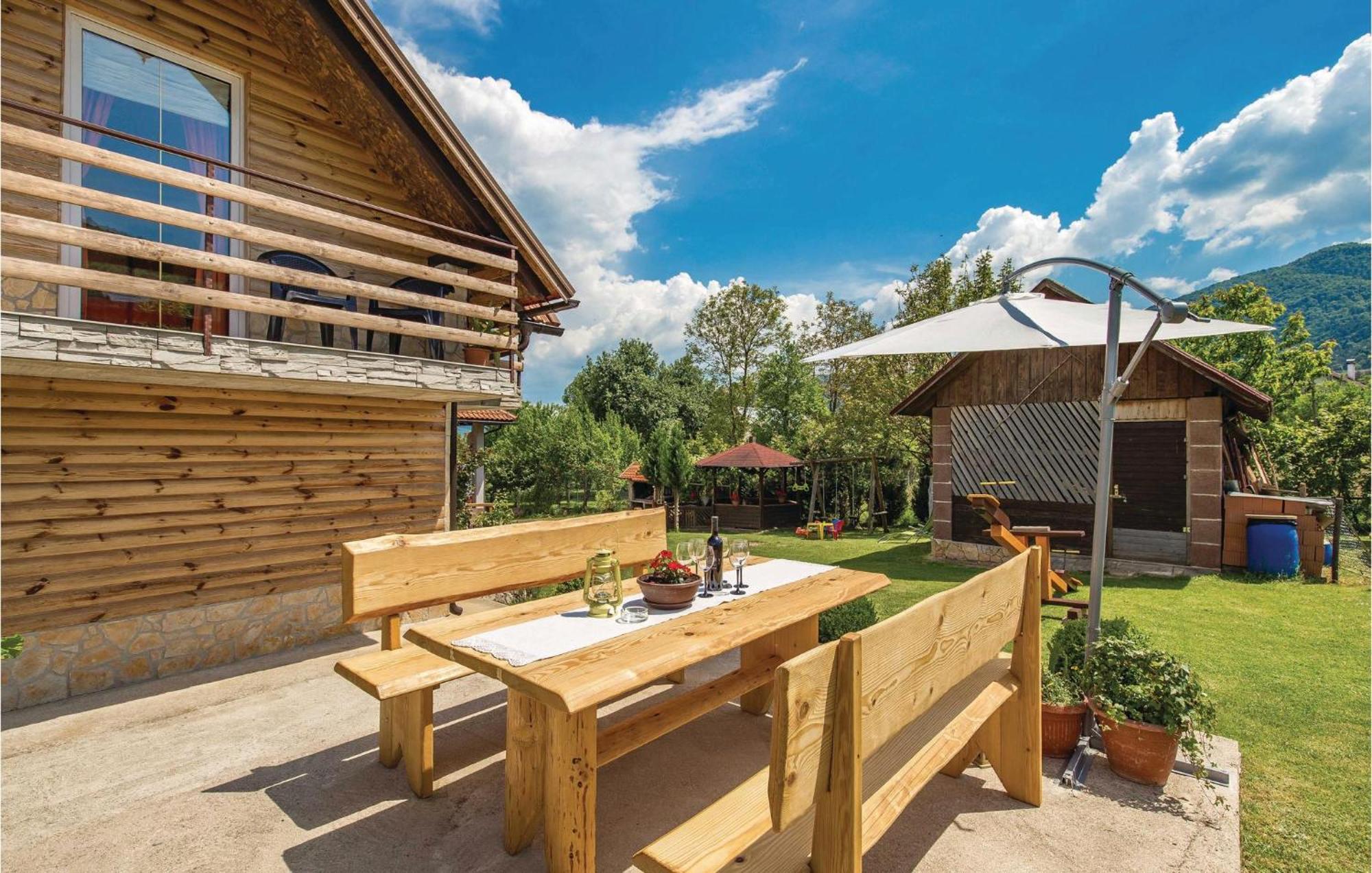 2 Bedroom Cozy Home In Licko Lesce Экстерьер фото