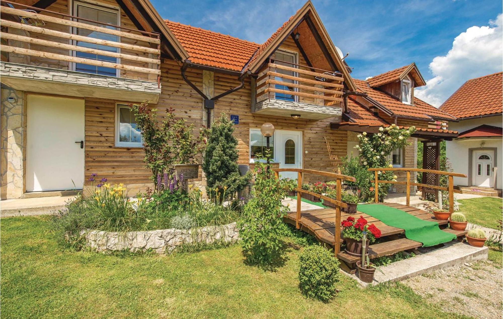 2 Bedroom Cozy Home In Licko Lesce Экстерьер фото